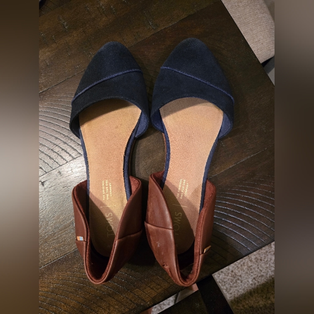 TOMS Women's Two-Tone Navy and Brown Flats Sz 8.5